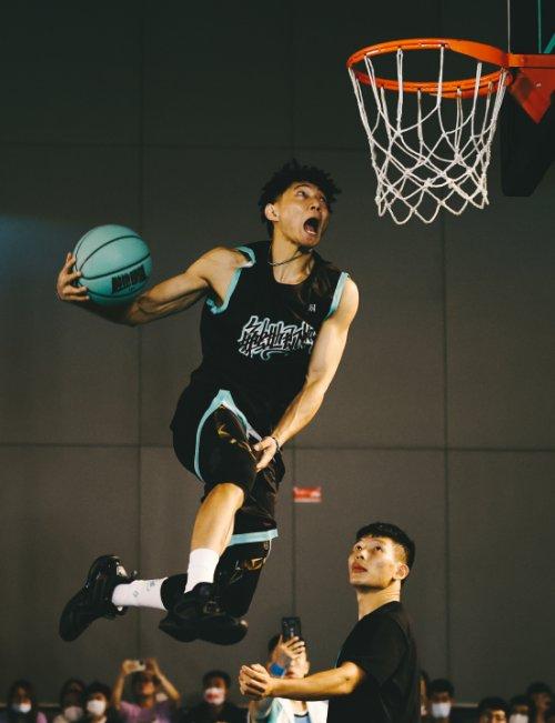 关于超级强队强势登场,篮球联赛一触即发的信息 关于超级强队强势登场,篮球联赛一触即发的信息